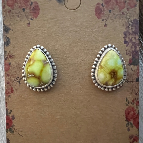 ❤️ Quality Palomino Variscite Navajo Style Teardrop Matte Sterling Stud Earrings - Picture 6 of 13